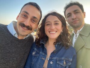 Esra Kızıldoğan Instagram - Bizler iş için burada evlerimizden uzaktayız. Bu fotoğraflardaki ve bugün çalıştıkları için fotoğraflarda olamayan şahane arkadaşlarım ( bkz: @urazka ) olmasa güzelliklerin hiçbir anlamı olmazdı. İyi ki varlar , hepsine tek tek teşekkür ediyorum, kahkahalarıyla, danslarıyla, pırıl pırıl gözleriyle kalbimi sıcacık yaptıkları için❤️