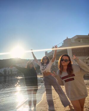 Esra Kızıldoğan Instagram - O güzel gün geçen sene bugünmüş🐚🌿🤍
@ilaydaildir @duygukaracadk