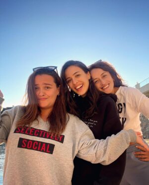 Esra Kızıldoğan Instagram - O güzel gün geçen sene bugünmüş🐚🌿🤍
@ilaydaildir @duygukaracadk