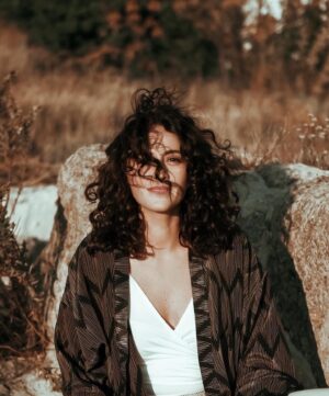 Esra Kızıldoğan Instagram - #tbt 🌞🧉🌿
📸👉🏻 @samiaksu7 @theframesamiaksu 🪁🌟