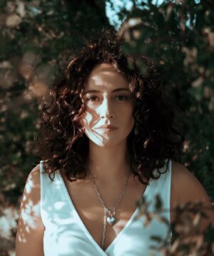 Esra Kızıldoğan Instagram - #tbt 🌞🧉🌿
📸👉🏻 @samiaksu7 @theframesamiaksu 🪁🌟