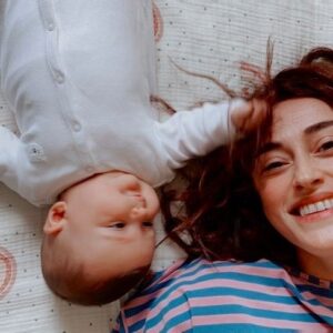 Esra Kızıldoğan Instagram - Müjgan❤️Esra
Bir arkadaşım var ki görünce dünyayı unutturuyor🍯🍓🤤
#ayşemüjgantepeli
Bi de arkadaşımın annesi var, her gün hayranlıkla baktığım, bu fotoğrafları çeken 👉🏻 @aysecantatari ❤️