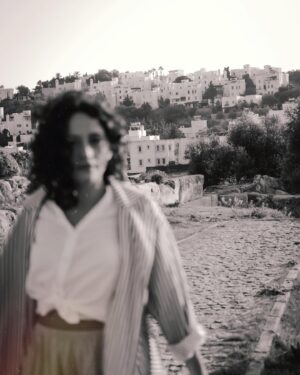 Esra Kızıldoğan Instagram - 🖤
Foto👉🏻 @samiaksu7 @theframesamiaksu