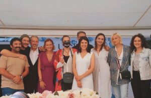 Esra Kızıldoğan Instagram - Bir gün bu merkezlere ihtiyaç duyulmaması umuduyla, ama o zamana kadar iyi ki @ucimorgtr var, iyi ki @saadetozkanefe ve yol arkadaşları var... Elimizden ne gelirse yapmaya hazırız.
Teşekkürler canım @urazka🤍 Teşekkürler @durutiyatro 🙏🏻
Güçlü Ucim Güçlü Çocuklar ✌🏻️