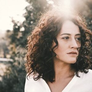 Esra Kızıldoğan Instagram - Sevgili @samiaksu7 @theframesamiaksu harika bir aktör olmasının yanı sıra müthiş fotoğraflar çekiyor.. On parmak on marifet vs..
İyi de bir makinesi vardır herhalde ben anlamıyorum o konuyu, ama bence fotoğrafların şahane olmasının makineyle ilgisi yok. Üçüncü gözü açılmış herhalde Sami’nin, kalp gözü coşmuş, başka bir açıklama bulamıyorum fotoğrafların güzelliğine😂 
Biraz paylaşacağım bunları yapacak bişey yok, umarım kimseyi sıkmam🙃
Tekrar tekrar teşekkür ediyorum Samicim🙏🏻