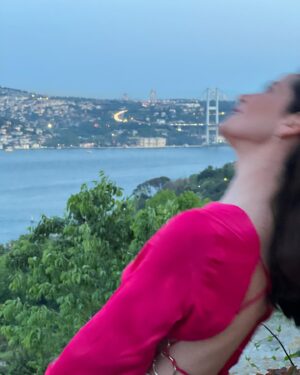 Esra Şengünalp Instagram - Selam sana 33!
14.05.22
