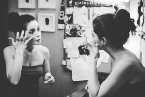 Esra Şengünalp Instagram - Kulis. 💫
#tiyatroiyidiriyileştirir #27martdünyatiyatrolargünükutluolsun