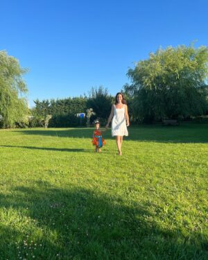 Esra Şengünalp Instagram - Yaba daba du! 🦴
Maya 2 oldu! Seni çok seviyoruz bal kızım. 🧡
İyi ki doğdun! İyi ki doğurmuşum! ☺️
30.07.2022