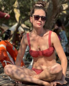 Actress Esra Şengünalp HD Instagram Photos and Wallpapers October 2023
