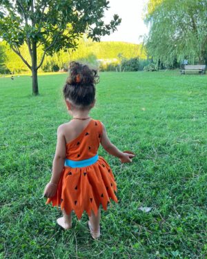 Esra Şengünalp Instagram - Yaba daba du! 🦴
Maya 2 oldu! Seni çok seviyoruz bal kızım. 🧡
İyi ki doğdun! İyi ki doğurmuşum! ☺️
30.07.2022