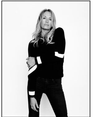 Estelle Lefébure Instagram - Just like that 

#blackandwhite
#wednesdaymood 
📷 @stephanievolpato