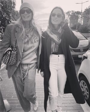 Estelle Lefébure Instagram - Le bonheur de se retrouver …
@ilonasmet ❤️

#life 
#family
#gratitude