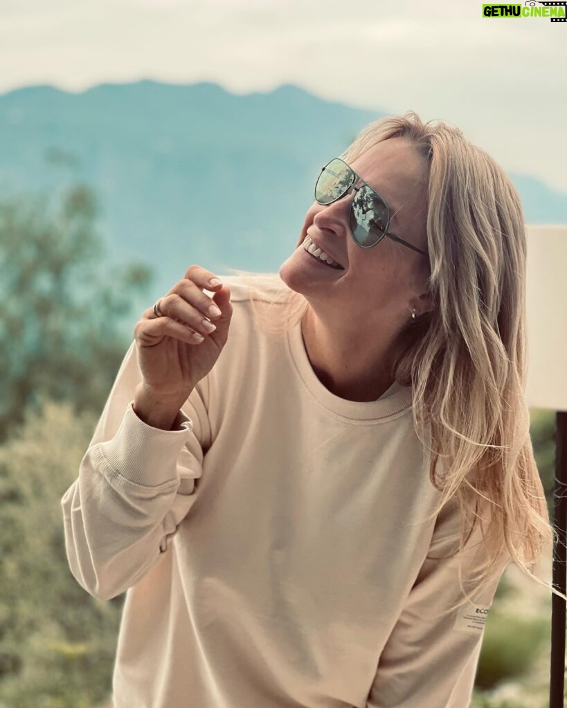 Estelle Lefébure Instagram - Bon week-end a tous #saturdaymood #smile #relax #glasses @lacoste #sweatshirts @ecoalf