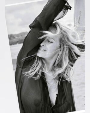 Estelle Lefébure Instagram - Never stop smiling…

#blackandwhite 
@ellefr 
@janwelters_official