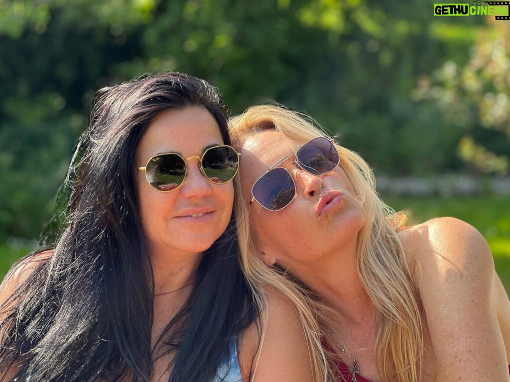 Estelle Lefébure Instagram - What a great week end full of friendship, love and fun @geraldine_sultan #family #friends #fun #naturelovers #normandie