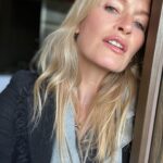 Estelle Lefébure Instagram - Bon week-end à tous #repos #peacefull