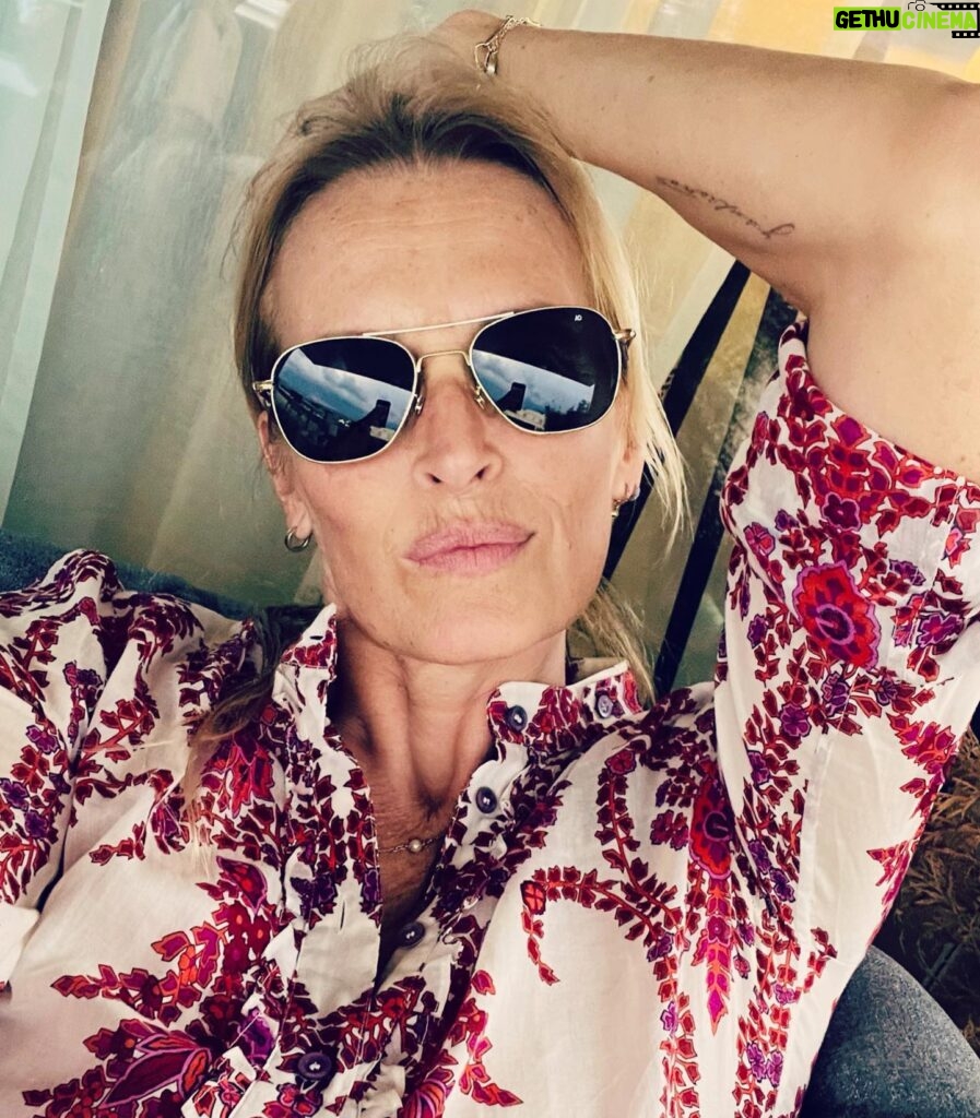 Estelle Lefébure Instagram - #fridaymood #vacations #familytime #lovelife #positivevibes