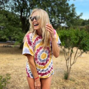 Estelle Lefébure Instagram - « Le rire , c’est le soleil ; il chasse l’hiver du visage humain .» 
Victor Hugo 

#rire #joie #bonheur 
#happiness #laugh 
#lovelife 
#orahe