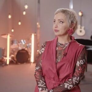Eteri Beriashvili Instagram - Это было феерично! От выбора песни до финального аккорда! Шоу Дуэты поражает своими сюрпризами! В этом видео откровение! Спасибо невероятной @victoria___kuzmina за выбор песни и мою чудесную визави - @singer_eva_vlasova ! Дуэт мечты! Спасибо @weitmedia за невероятный проект! Спасибо @tvrussia за фантастические музыкальные шоу! 
Дорогая @vaengaofficial не устану благодарить за эту трогательную песню, которая взорвала моё сознание! Любимая подруга @ksenia_korobkova_voice нашла нужные слова, чтобы я не разревелась окончательно! Люблю тебя, Ксю! 
.
Я счастлива!