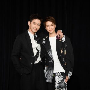 Eugenie Liu Instagram - 來自#鬼之執行長 與 #偽男小特助 的貼心小提醒：等等晚上8:00 記得開電視喔⚡️📺✨
#今日穿搭 #宇宙最帥的那顆星＃❤️ #⭐️ #🪐 #🤪 #✌🏻️