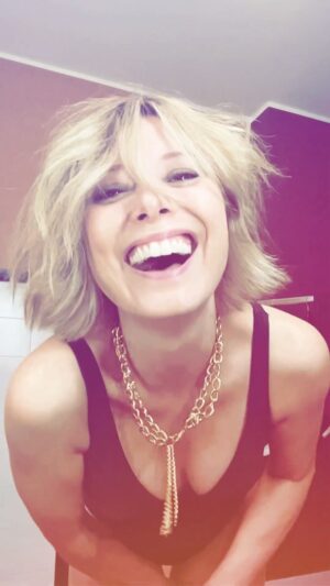 Euridice Axén Instagram - L’estate è finita ma per noi è appena cominciata!! “Travolti da un insolito destino “ vi aspetta in tour 🫀#travoltidauninsolitodestinonellazzurromaredagosto