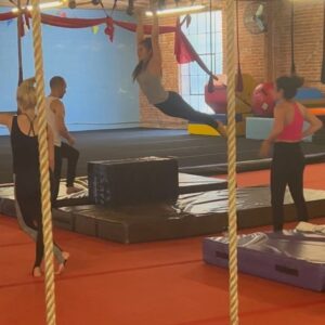 Eva Ariel Binder Instagram - Good morning :) #cirque #trapeze