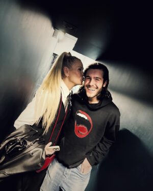Eva Dahlgren Instagram - Pariskväll…med mina nya @wearejung vänner på en underbar konsert med @benjaminingrosso  och ❤️ @efvaattling såklart