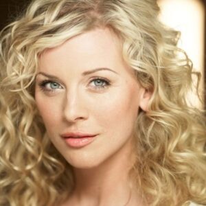 Eva Habermann Instagram - Goldene Momente 💛

#gold #girl #curlyhair #curlyhairstyles #curlygirl #actress #evahabermann #picoftheday #photooftheday #hair