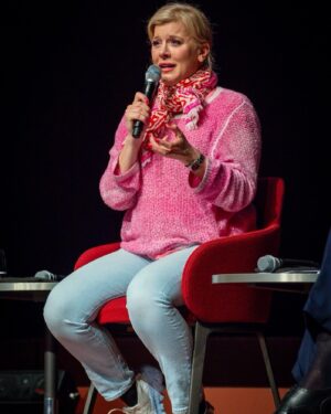 Eva Habermann Instagram - (Nachtrag) Letztes Wochenende beim Kongress der Deutschen Depressionshilfe in der Frankfurter Oper mit Harald Schmidt, dem Schirmherren. 

Info-Telefon Depression
0800 / 33 44 533
Mo, Di, Do: 13:00 – 17:00 Uhr
Mi, Fr: 08:30 – 12:30 Uhr

@stark_gegen_depression 

#frankfurt #depressionhelp #actress #evahabermann #picoftheday #photooftheday #haraldschmidt 

📸 ©Holger Peters