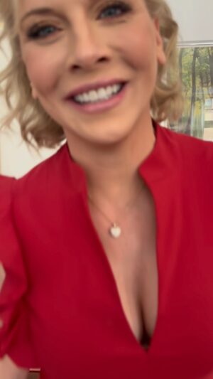 Eva Habermann Instagram - Getting ready for the best party of the year ❤️ 

#party #berlin #dance #bertelsmann #actress #evahabermann 

@bertelsmann_erleben 
@cindy_morawetz_official