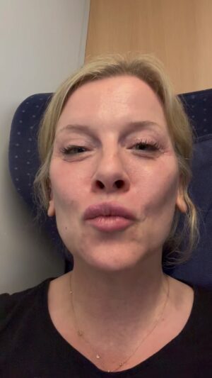 Eva Habermann Instagram - Auf dem Weg zum Dreh am Starnberger See 😍

#tv #dreh #starnbergersee #sunday #actress #evahabermann

@hubertohnestaller_official @ard