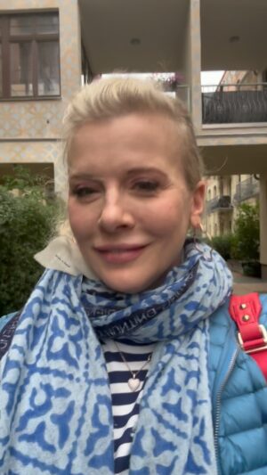 Eva Habermann Instagram - Taking a walk in the rain... ☔️

#summer #rain #talking #way #actress #women #evahabermann #berlin