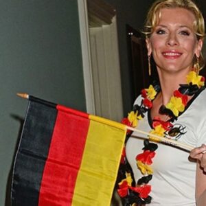 Eva Habermann Instagram - Bravo!
Weiter sooooo! 🇩🇪

#germany #fussball #dfb #em #achtelfinale #happy #football #berlin