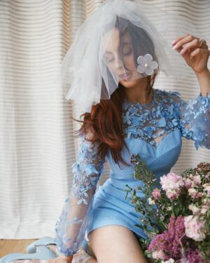 Eva Amurri Martino Instagram - Take my hand, take my whole life too 💙🥹 

I’m just two months away from my wedding day and I’d be lying if I said the stress of planning the day and figuring out all the finishing touches hadn’t caught up to me. Today on HappilyEvaAfter.com I’m talking about the realities of a second wedding countdown, what we have left on the to-do list, and what we’ve been doing that’s been helping us refocus our energy to a more positive & constructive place as we approach our union. 

Also a moment for these photos. I had a real vision and @juliadags said say less 😍📷

#weddinginspiration #vintagewedding #vintagestyle #vintageaesthetic #priscillapresley #elvis
