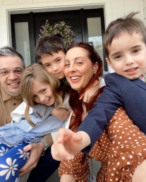 Eva Amurri Martino Instagram - Hope you and your chickadees had a very hoppy Easter! 🐰🍭🐣☺️ Swipe all the way to see which kid is getting a visit from the Easter bunny and the tooth fairy in one day! 🤪🤣

#happyeaster #easterbunny #familytime #makingmemories #momlife #eastersunday