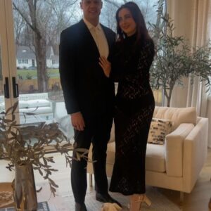 Eva Amurri Martino Instagram - Tomorrow Never Dies 😎🦈🍸🖤 Celebrated my 39th trip around the sun with the most fun little party! I didn’t know that a four course dinner party, eaten in front of a shark tank, was on my 2024 Bingo card. But man do I feel lucky that it was!! 😍 I love you @maritimeaquarium, you are perfect for every occasion and every age person. And thank you to everyone who helped me celebrate my birthday this past week. I’m so very grateful!

#thisis39 #birthdaygirl #jamesbond #bondstyle #jamesbond007 #maritimeaquarium 

🎂3️⃣9️⃣🎉