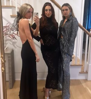 Eva Amurri Martino Instagram - Tomorrow Never Dies 😎🦈🍸🖤 Celebrated my 39th trip around the sun with the most fun little party! I didn’t know that a four course dinner party, eaten in front of a shark tank, was on my 2024 Bingo card. But man do I feel lucky that it was!! 😍 I love you @maritimeaquarium, you are perfect for every occasion and every age person. And thank you to everyone who helped me celebrate my birthday this past week. I’m so very grateful!

#thisis39 #birthdaygirl #jamesbond #bondstyle #jamesbond007 #maritimeaquarium 

🎂3️⃣9️⃣🎉