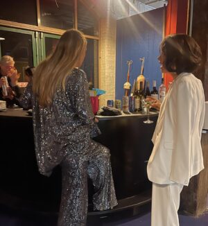 Eva Amurri Martino Instagram - Tomorrow Never Dies 😎🦈🍸🖤 Celebrated my 39th trip around the sun with the most fun little party! I didn’t know that a four course dinner party, eaten in front of a shark tank, was on my 2024 Bingo card. But man do I feel lucky that it was!! 😍 I love you @maritimeaquarium, you are perfect for every occasion and every age person. And thank you to everyone who helped me celebrate my birthday this past week. I’m so very grateful!

#thisis39 #birthdaygirl #jamesbond #bondstyle #jamesbond007 #maritimeaquarium 

🎂3️⃣9️⃣🎉