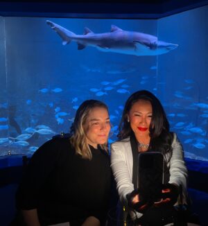 Eva Amurri Martino Instagram - Tomorrow Never Dies 😎🦈🍸🖤 Celebrated my 39th trip around the sun with the most fun little party! I didn’t know that a four course dinner party, eaten in front of a shark tank, was on my 2024 Bingo card. But man do I feel lucky that it was!! 😍 I love you @maritimeaquarium, you are perfect for every occasion and every age person. And thank you to everyone who helped me celebrate my birthday this past week. I’m so very grateful!

#thisis39 #birthdaygirl #jamesbond #bondstyle #jamesbond007 #maritimeaquarium 

🎂3️⃣9️⃣🎉