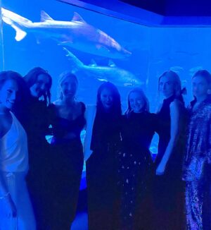 Eva Amurri Martino Instagram - Tomorrow Never Dies 😎🦈🍸🖤 Celebrated my 39th trip around the sun with the most fun little party! I didn’t know that a four course dinner party, eaten in front of a shark tank, was on my 2024 Bingo card. But man do I feel lucky that it was!! 😍 I love you @maritimeaquarium, you are perfect for every occasion and every age person. And thank you to everyone who helped me celebrate my birthday this past week. I’m so very grateful!

#thisis39 #birthdaygirl #jamesbond #bondstyle #jamesbond007 #maritimeaquarium 

🎂3️⃣9️⃣🎉