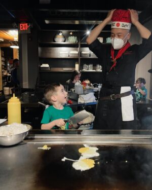 Eva Amurri Martino Instagram - A night filled with Blended Family Joy, in honor of our family’s vibrant Caboose! 🥳♥️

Kyle grew up going to Sakura in Westport for every birthday celebration, and now we do it too with our kiddos! And now we have so many more seats filled than we did four years ago 🥹🥰 

I’m really grateful for my family. It’s not traditional, and it’s certainly not always easy or simple- but it’s perfect for us and it’s healing me in so many ways I didn’t expect. 

Here’s to doing what makes you happier, even if some people don’t understand it! 

#blendedfamily #lifeafterdivorce #modernfamily #momlife #hibachi