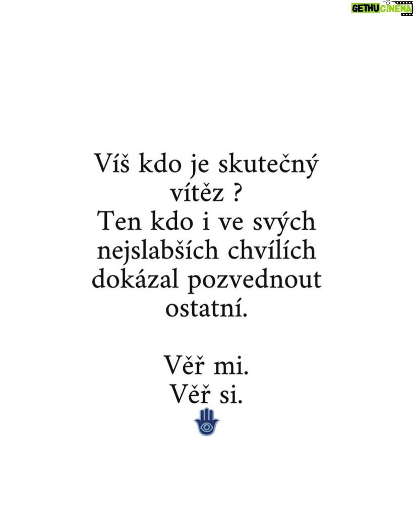 Eva Burešová Instagram - Včera byl den žen. A já dnes myslím jen na tu jednu, která s námi už pár dní není. Žena, která svým laskavým srdcem a činy změnila životy několika dalším ženám kolem sebe. Díky ni přišlo na svět několik úžasných miminek a jejich maminky zažívaly ty nejkrásnější chvíle. Jen díky ni. I já ji děkuji za to, jak měnila můj pohled na svět, mateřství, ženství a na sebe samu. Vzpomeňme prosím na všechny silné ženy, které změnily světy. Ať nejsou nikdy zapomenuty a jejich síla, láska a myšlenky zůstanou navždy. #Kamilka🪷