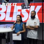 Eva Decastelo Instagram - Pro Viktorku se spinální svalovou atrofií (SMA) jsme společně udělali zázrak! ⭐️ V redakci Blesku si převzala nový elektrický vozíček. Děkujeme všem, kteří přispěli ❤️ Děkujeme patronům příběhu Evě Decastelo @decasteloeva a Kubovi Smrekovi alias @freescoot ❤️ Děkujeme @doniocz ❤️ 🔗 celý příběh Viktorky najdete v biu #vanocnizazrakblesku #viktorkasma #doniocz #bleskcz