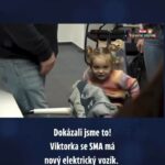 Eva Decastelo Instagram - Sbírka na @doniocz Vánoční zázrak Blesku byla úspěšná ♥️ Pomohli jsme společně Viktorce se SMA, která za vybrané peníze dostala elektrický vozíček. Do Blesku si ho přijela převzít. Děkujeme všem, kteří přispěli. Ta radost celé rodiny a Viktorky je nepopsatelná ❤️ #vanocnizazrakblesku #viktorkasma #bleskcz #doniocz