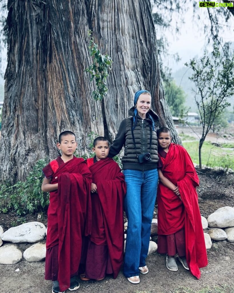 Eva Herzigová Instagram - Couldn’t resist this moment…there they were just standing in those striking deep red coloured robes that caught my eye first. Then I realised the majesty of the giant cypress tree they were playing in front of. It’s the oldest and perhaps the biggest tree in Bhutan.