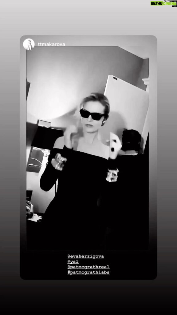 Eva Herzigová Instagram - Dark Shades 😎