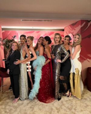 Eva Herzigová Instagram - Thank you @edward_enninful @britishvogue 💋and @chopard by @chopardbycaroline ❤️for such a beautiful fun dinner last night
