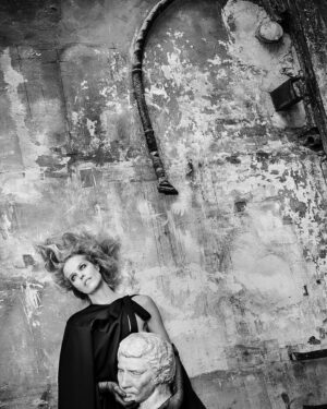 Eva Herzigová Instagram - THE MYTH OF BEAUTY

Luigi&Iango congratulations on your breathtaking collaboration with Anna Dello Russo and Vanity Fair putting together such an inspiring and legendary group of women and capturing their beauty in the most glamorous and authentic way. It’s inspiring to see everyone’s joy to be captured by your immense talent. 

@vanityfairfrance 
@luigiandiango 
@annadellorusso 
@stephane_marais_officiali 
@zzotalents
@dolcegabbana ❤️