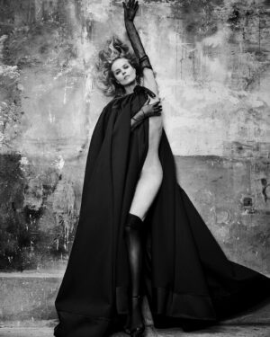Eva Herzigová Instagram - THE MYTH OF BEAUTY

Luigi&Iango congratulations on your breathtaking collaboration with Anna Dello Russo and Vanity Fair putting together such an inspiring and legendary group of women and capturing their beauty in the most glamorous and authentic way. It’s inspiring to see everyone’s joy to be captured by your immense talent. 

@vanityfairfrance 
@luigiandiango 
@annadellorusso 
@stephane_marais_officiali 
@zzotalents
@dolcegabbana ❤️