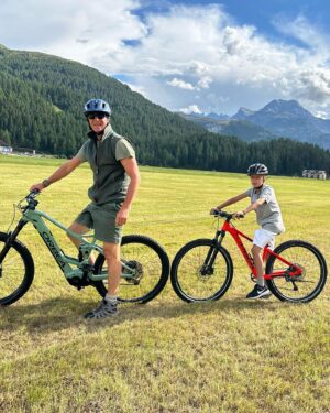 Eva Herzigová Instagram - Am I happy….absolutely!! 🤗 Couldn’t wish for better summer with my fam swimming in glacier lakes, many hikes and e-bikes tours, sunny days and cool nights.
